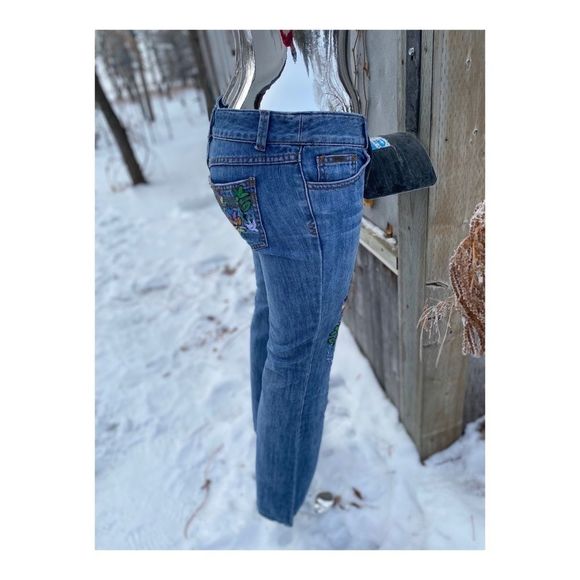 Billabong Boho Embroidered Low Rise Jeans Flare Leg Cotton Med Wash Sz S - Picture 13 of 16